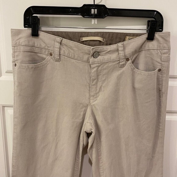 Gap Jeans Limited Edition Women's Corduroy Pants. Wide Leg. Color: Chalk. Size 8 - Picture 3 of 11